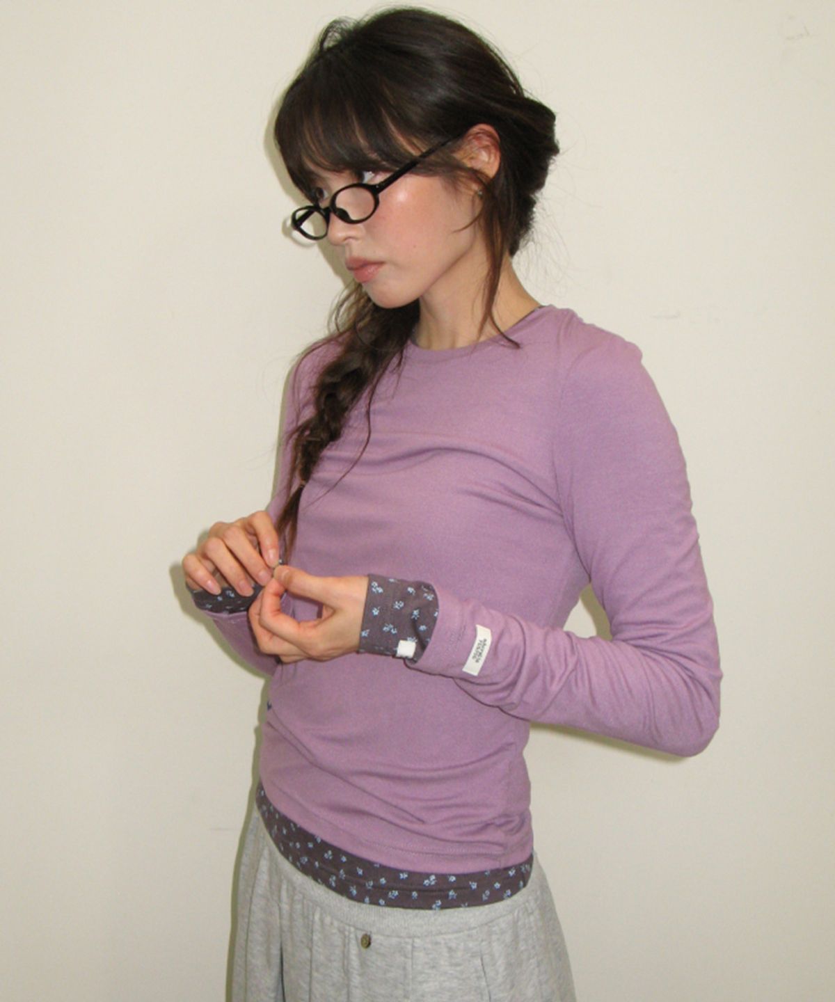 론론(RONRON) SOFT MINI LABEL LONG SLEEVE CHARCOAL FLOWER
