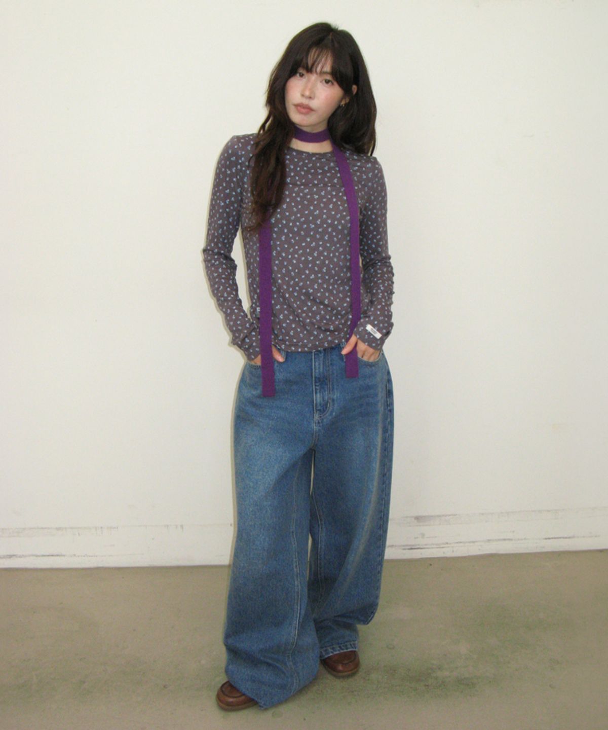 론론(RONRON) SOFT MINI LABEL LONG SLEEVE CHARCOAL FLOWER