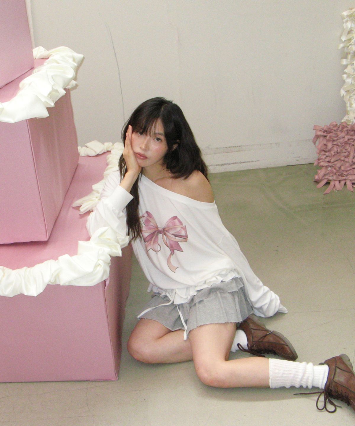 론론(RONRON) DOUBLE RIBBON OFF SHOULDER LONG SLEEVE WHITE