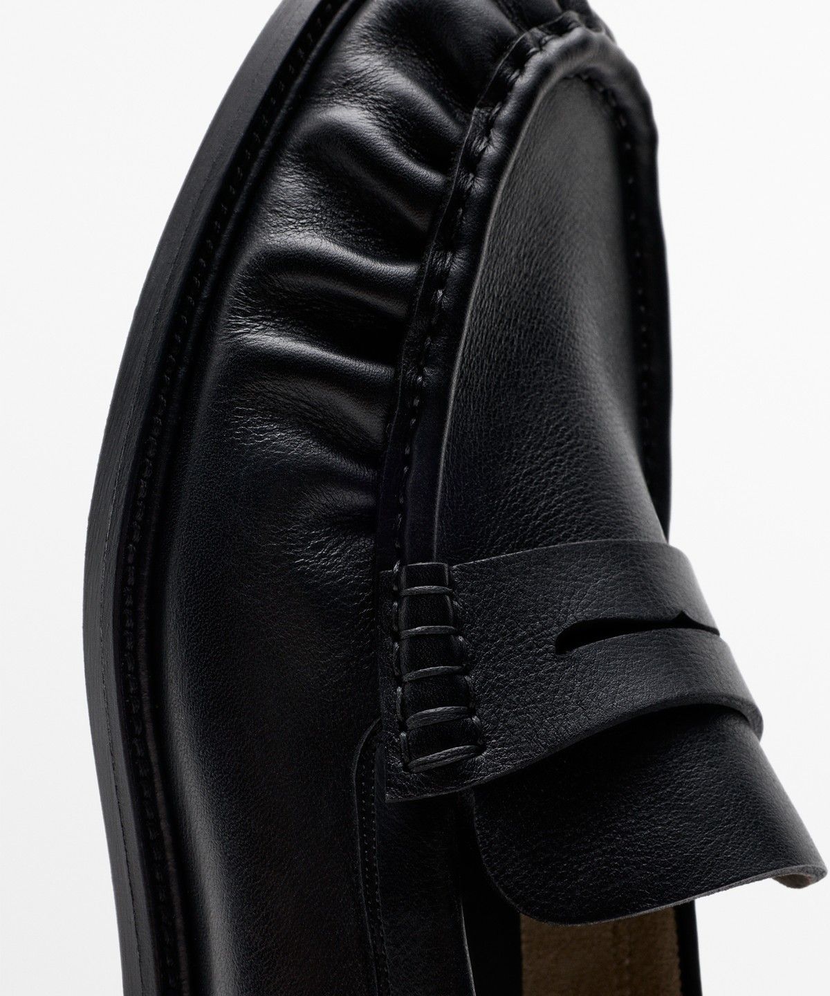 마시모두띠(MASSIMO DUTTI) 스플릿 스웨이드 셔링 로퍼