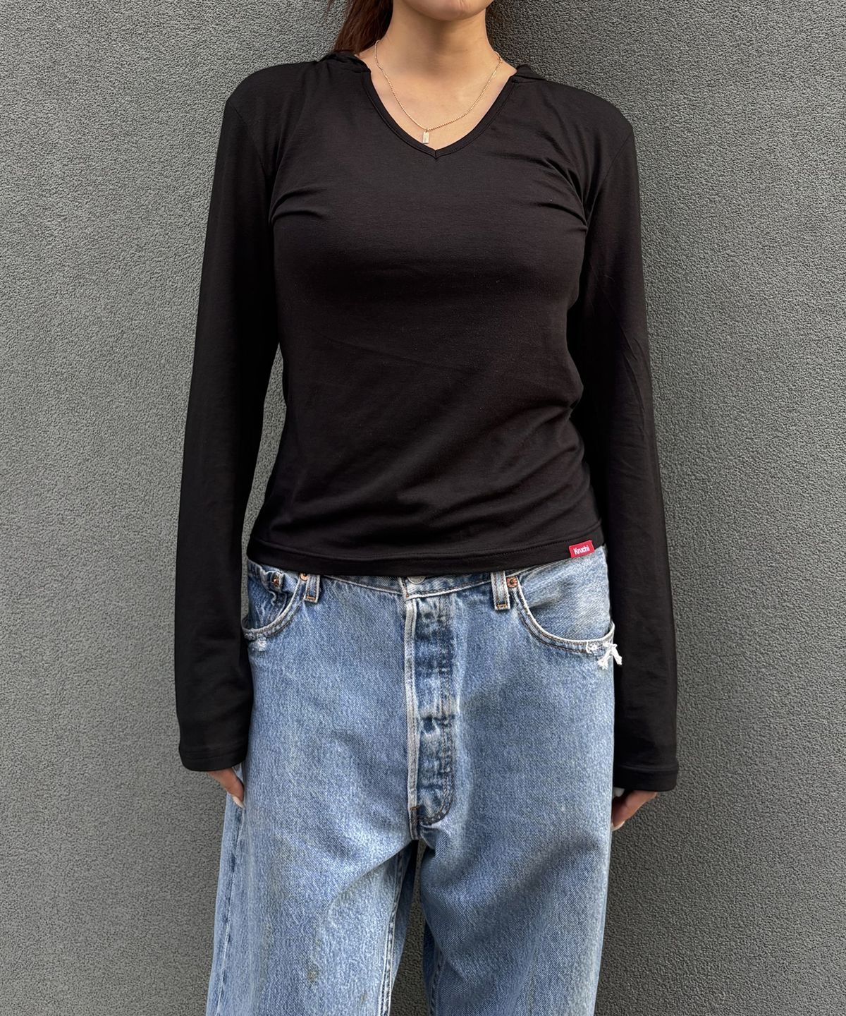 크루치(KRUCHI) Tencel Long-Sleeve V-Neck Hoodie (BLACK) WOMENS