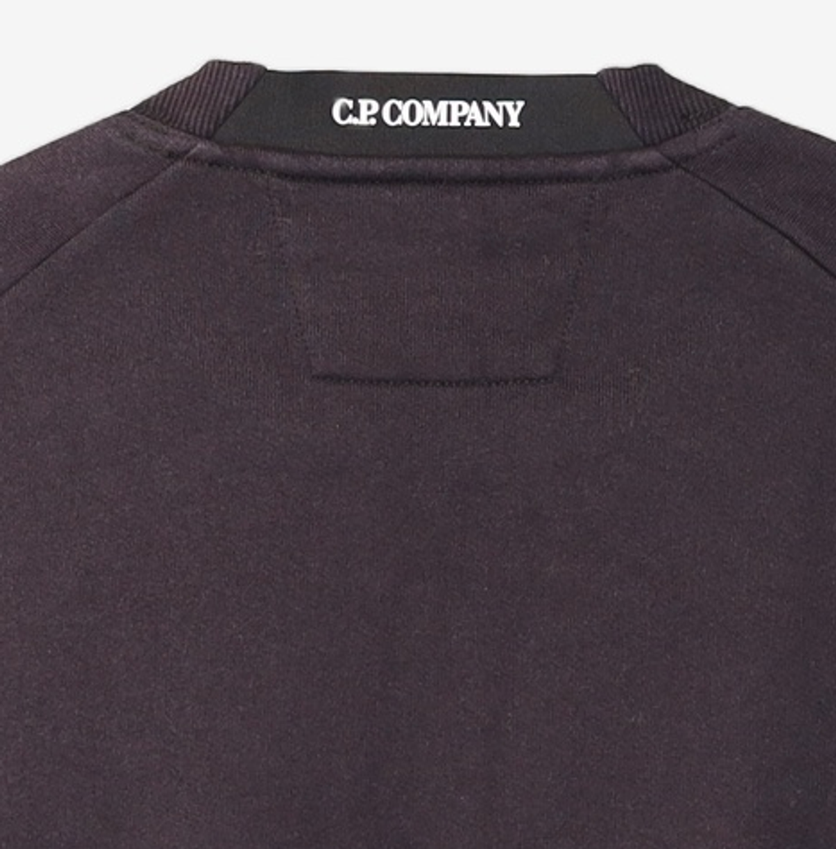 씨피 컴퍼니(CP Company) 남성 다이애그널 레이즈드 플리스 맨투맨 - 블랙 / 14CMSS022A005086W999 S