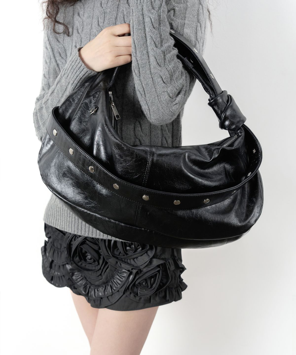 아포이(AFOYE) Loop Bag (Glossy Black)  루프백