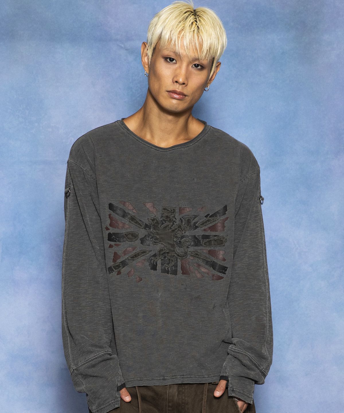 글랙(GLACK) GT190 빈티지 플래그 잭 핑거홀 세미 크롭 워시드 롱슬리브 (CHARCOAL GRAY)