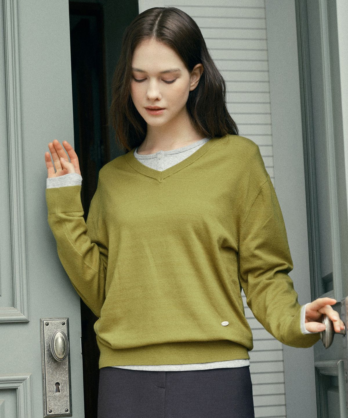 마인드브릿지 우먼(MIND BRIDGE WOMEN) [ON][W]에센셜 브이넥 레귤러 핏 니트 - 6color