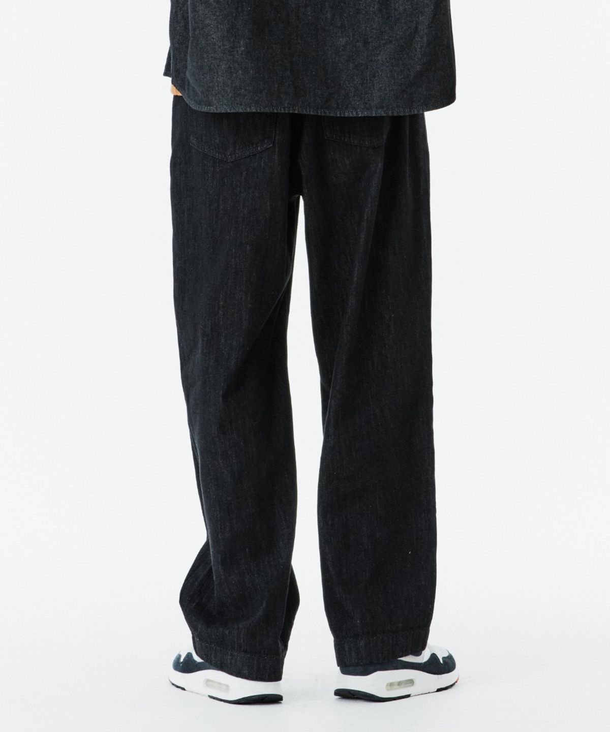 브롬톤 런던(BROMPTON LONDON) TWO TUCK DENIM TROUSERS - BLACK (P263MDP461)