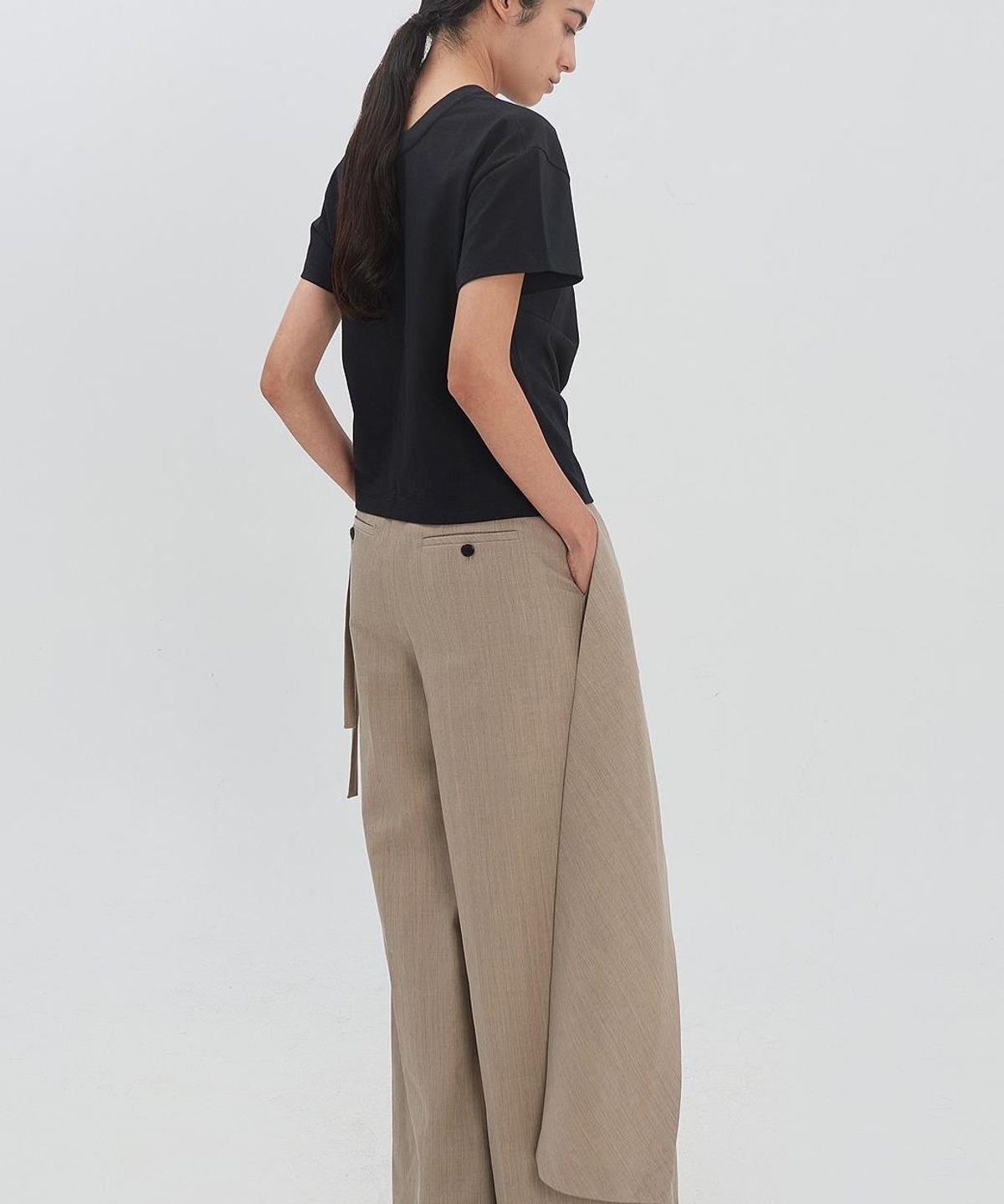 래코드(RECODE) Backward Shoulder Slit Shirring Top RJTAM26596BKX