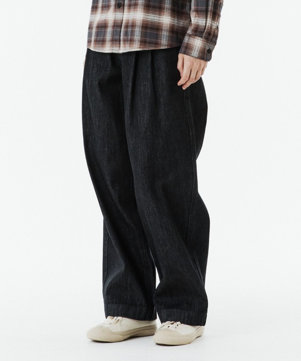 브롬톤 런던(BROMPTON LONDON) W TWO TUCK DENIM TROUSERS - BLACK (P263WDP461)