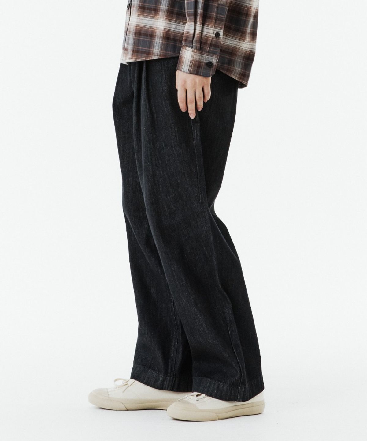 브롬톤 런던(BROMPTON LONDON) W TWO TUCK DENIM TROUSERS - BLACK (P263WDP461)