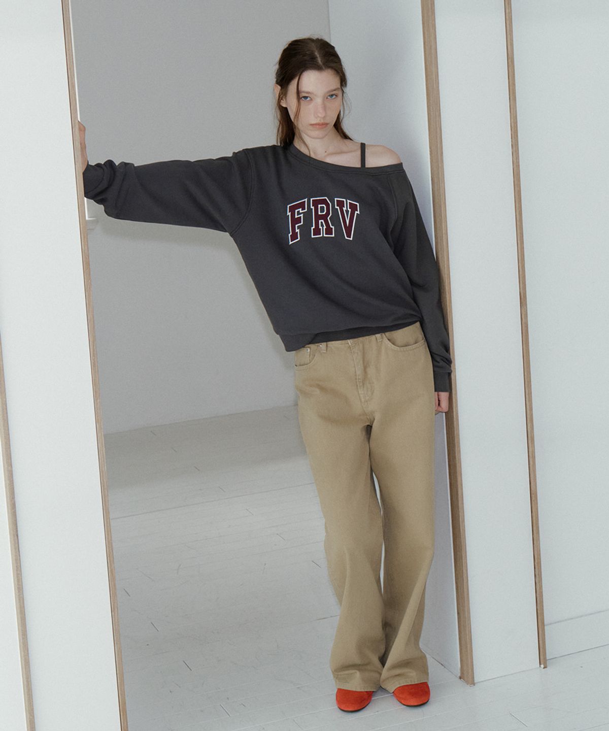 프리버07(FRIVER07) FRV off shoulder sweatshirt [FRFA05LT09]_Charcoal