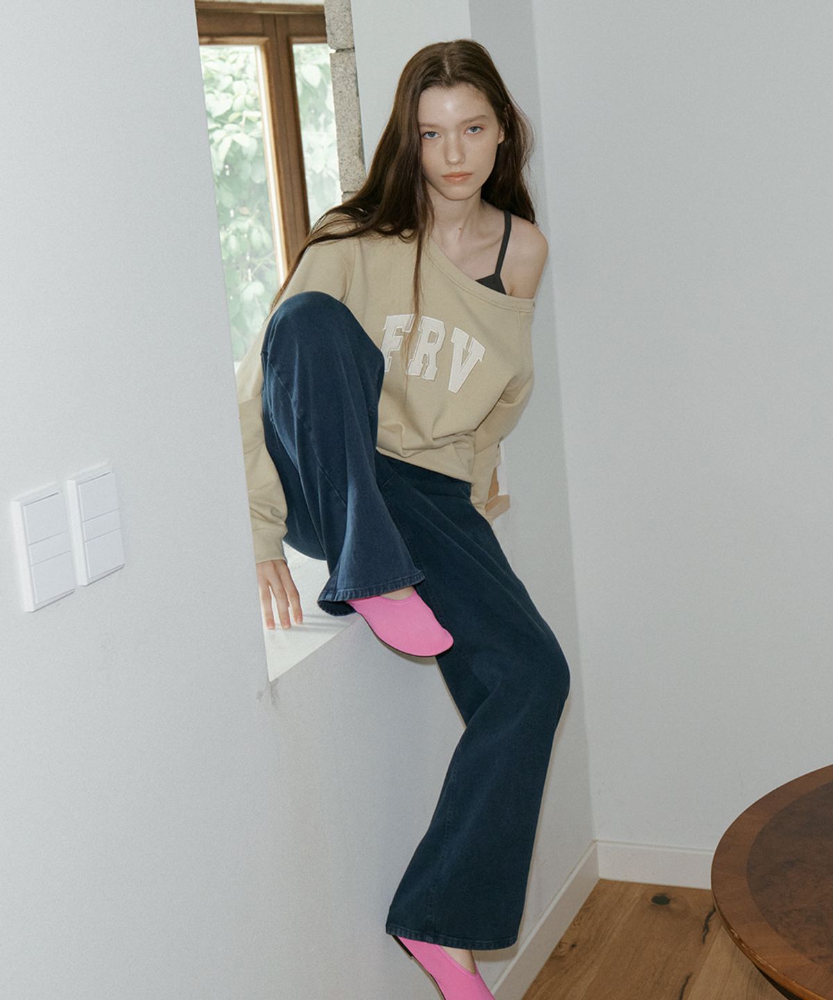 프리버07(FRIVER07) FRV off shoulder sweatshirt [FRFA05LT08]_Cream