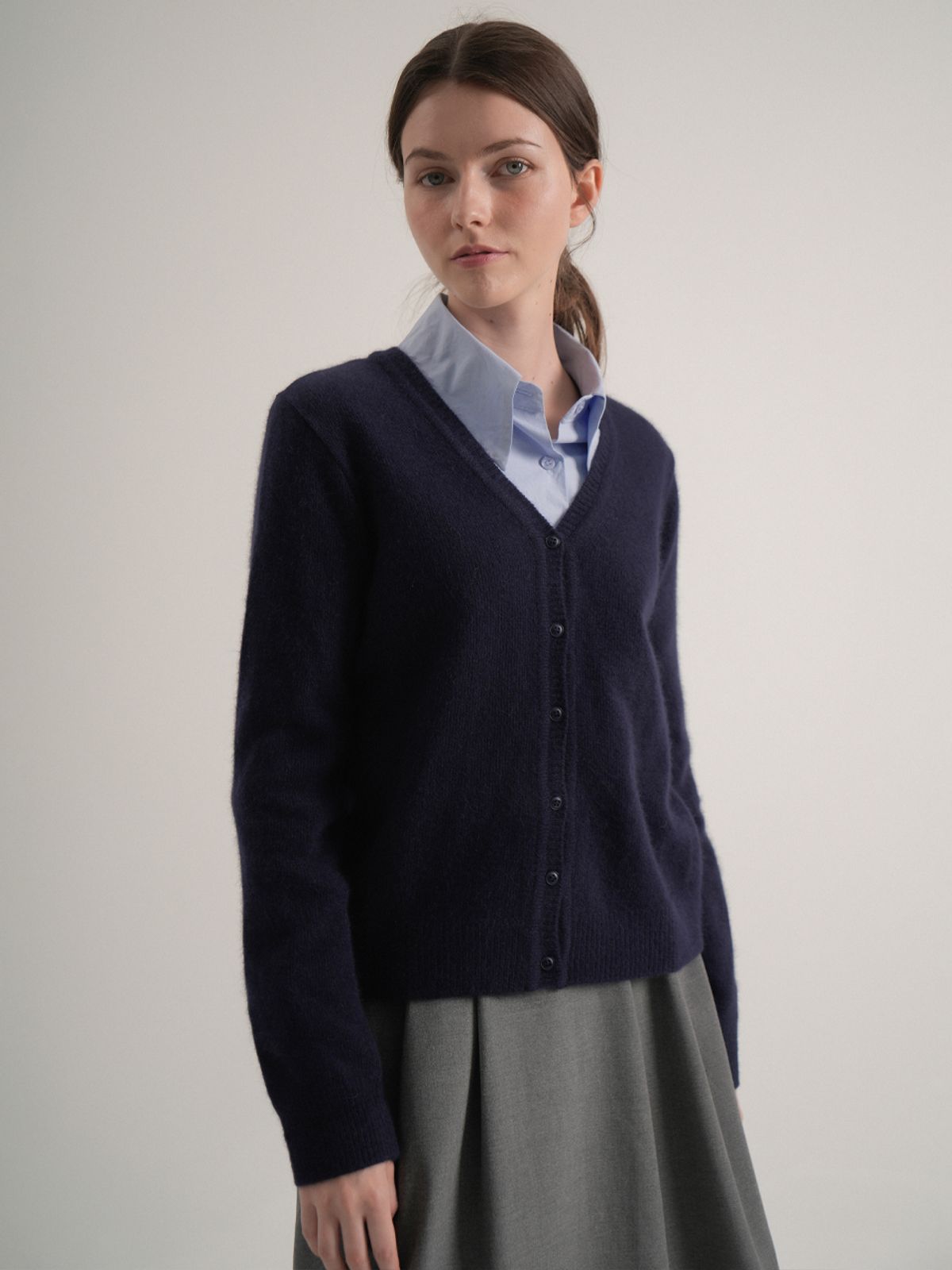 블레티(VLETI) Raccoon Basic V-neck Knit Cardigan (Navy)
