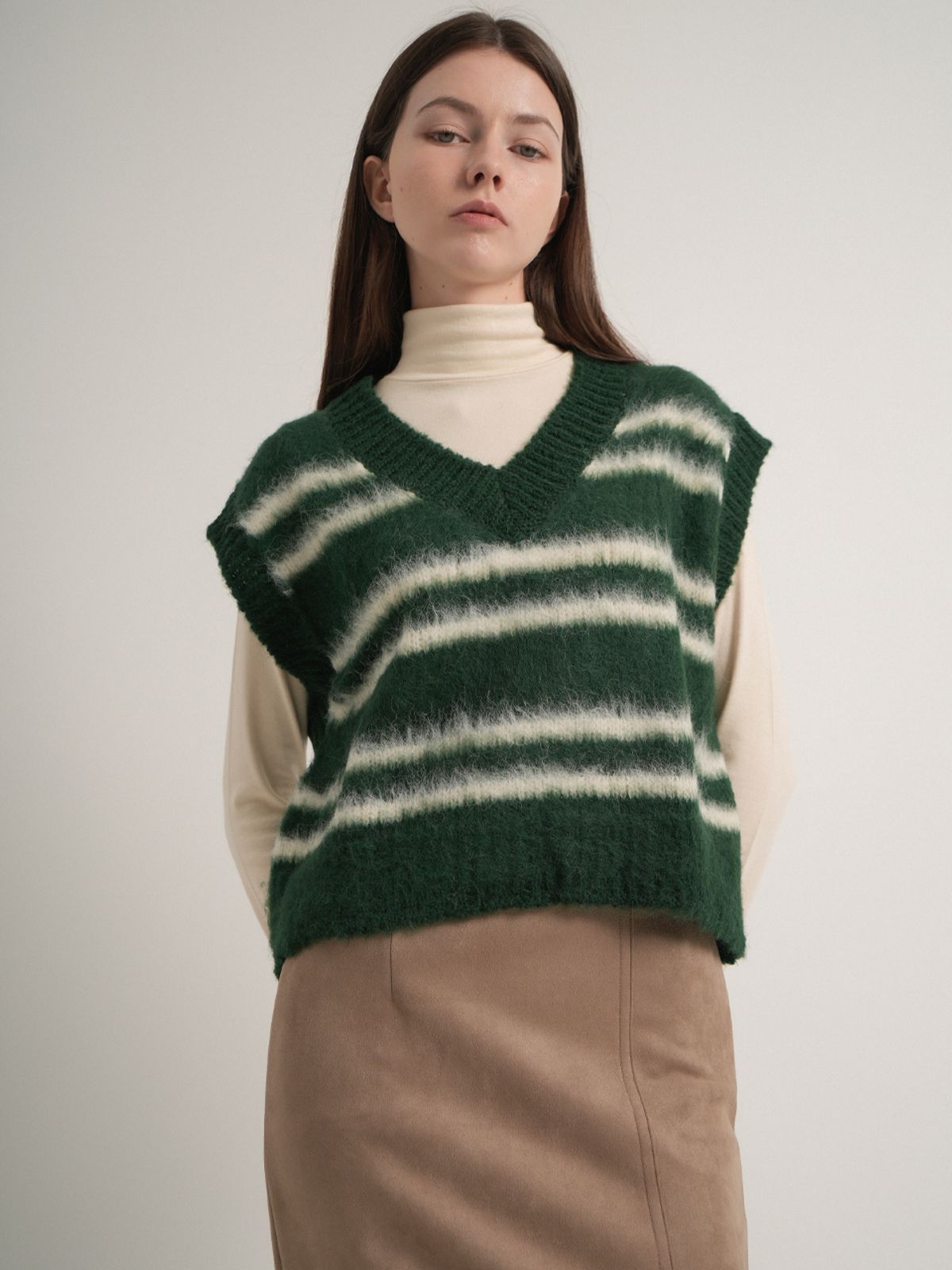 블레티(VLETI) Alpaca V-neck Brush Knit Vest (Green)