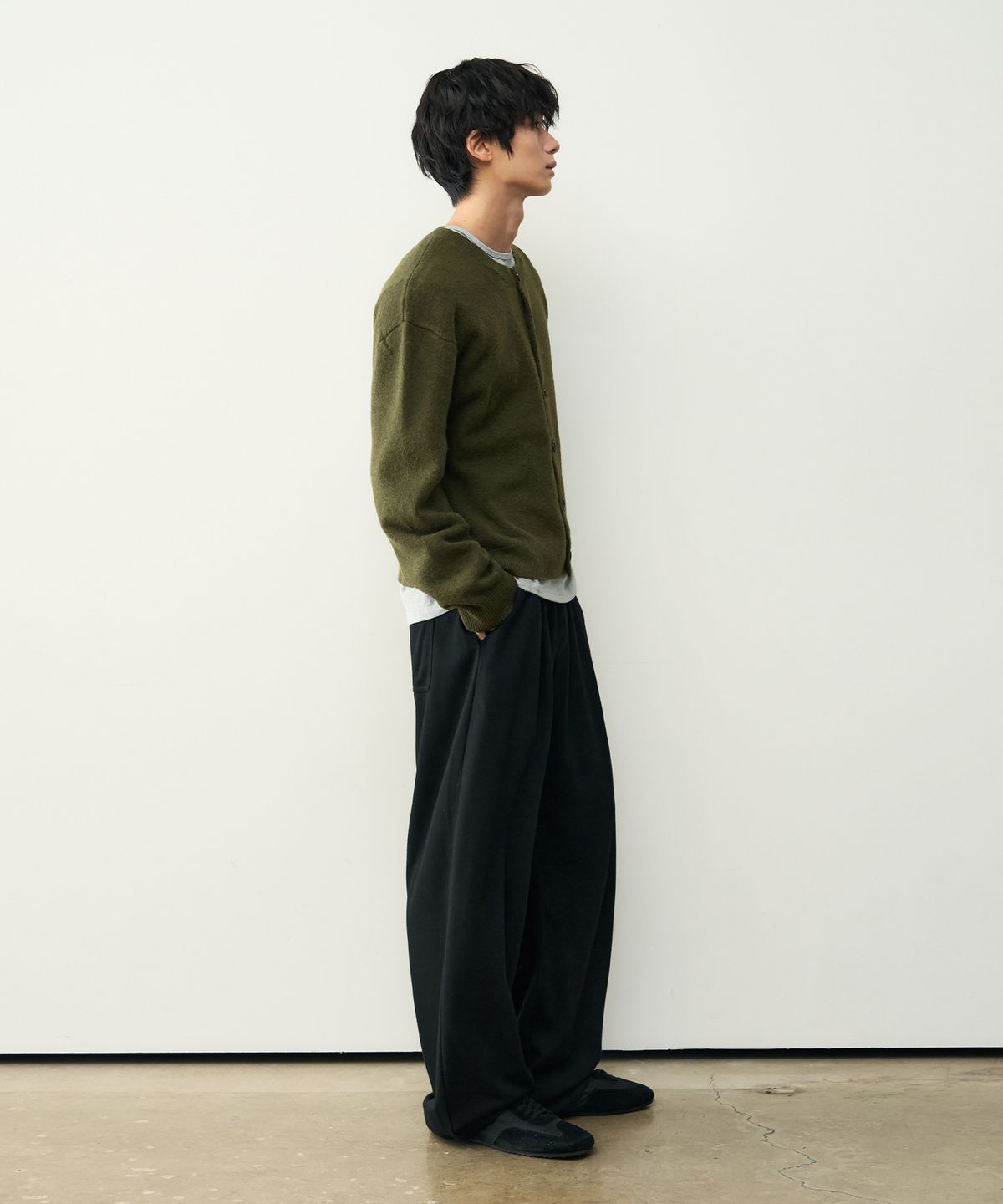 아워데이즈(OURDAYZ) [젠플록스X아워데이즈] 세미 커브드 원 턱 스웻 팬츠 [2COLORS]