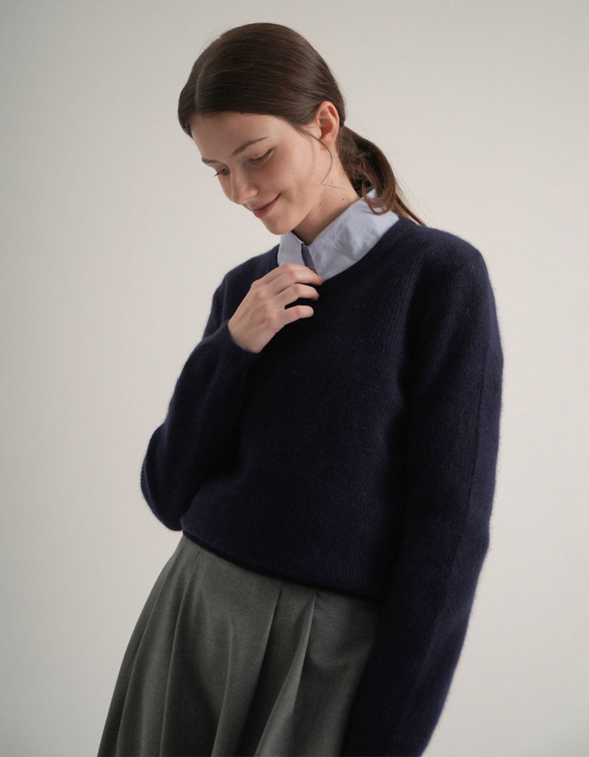 블레티(VLETI) Raccoon U-neck Ribbed Knit (Navy)