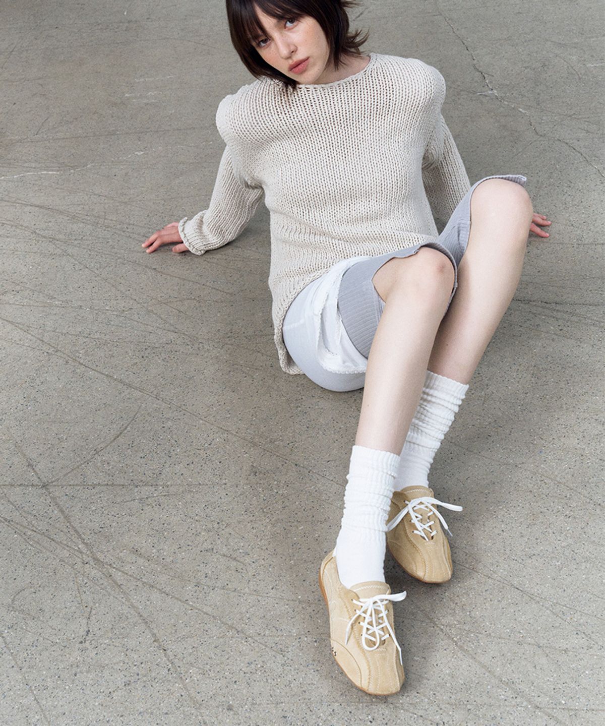 기호(KHIHO) 스키아 핑킹 셔링 스니커즈 베이지