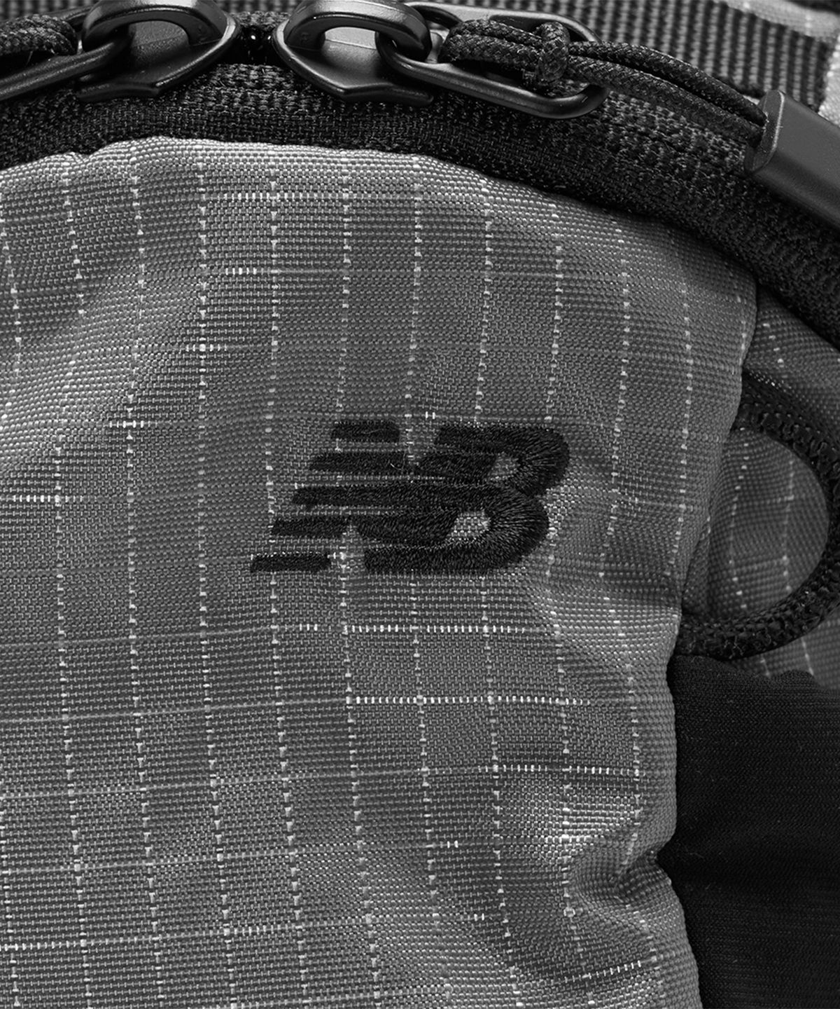 뉴발란스(NEW BALANCE) NBGCGF1103 / 에센셜 크로스백 S (CHARCOAL)