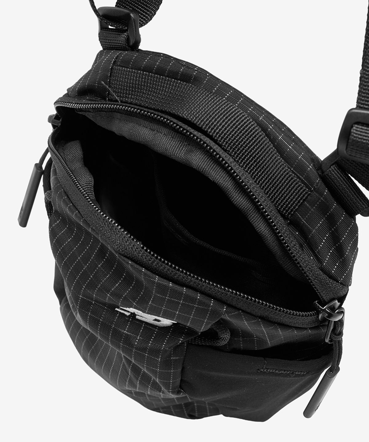 뉴발란스(NEW BALANCE) NBGCGF1103 / 에센셜 크로스백 S (BLACK)