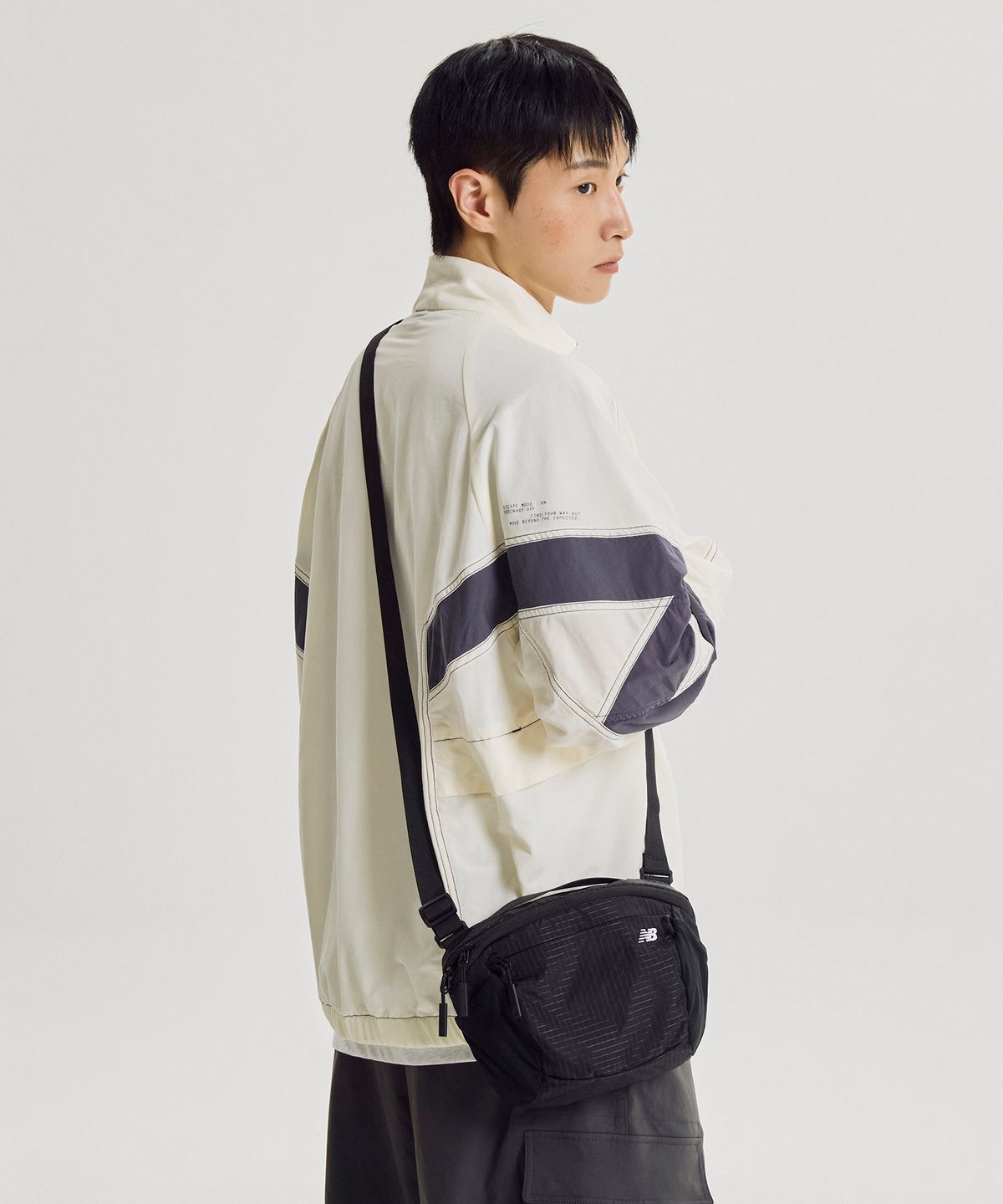 뉴발란스(NEW BALANCE) NBGCGF1102 / 에센셜 크로스백 M (BLACK)