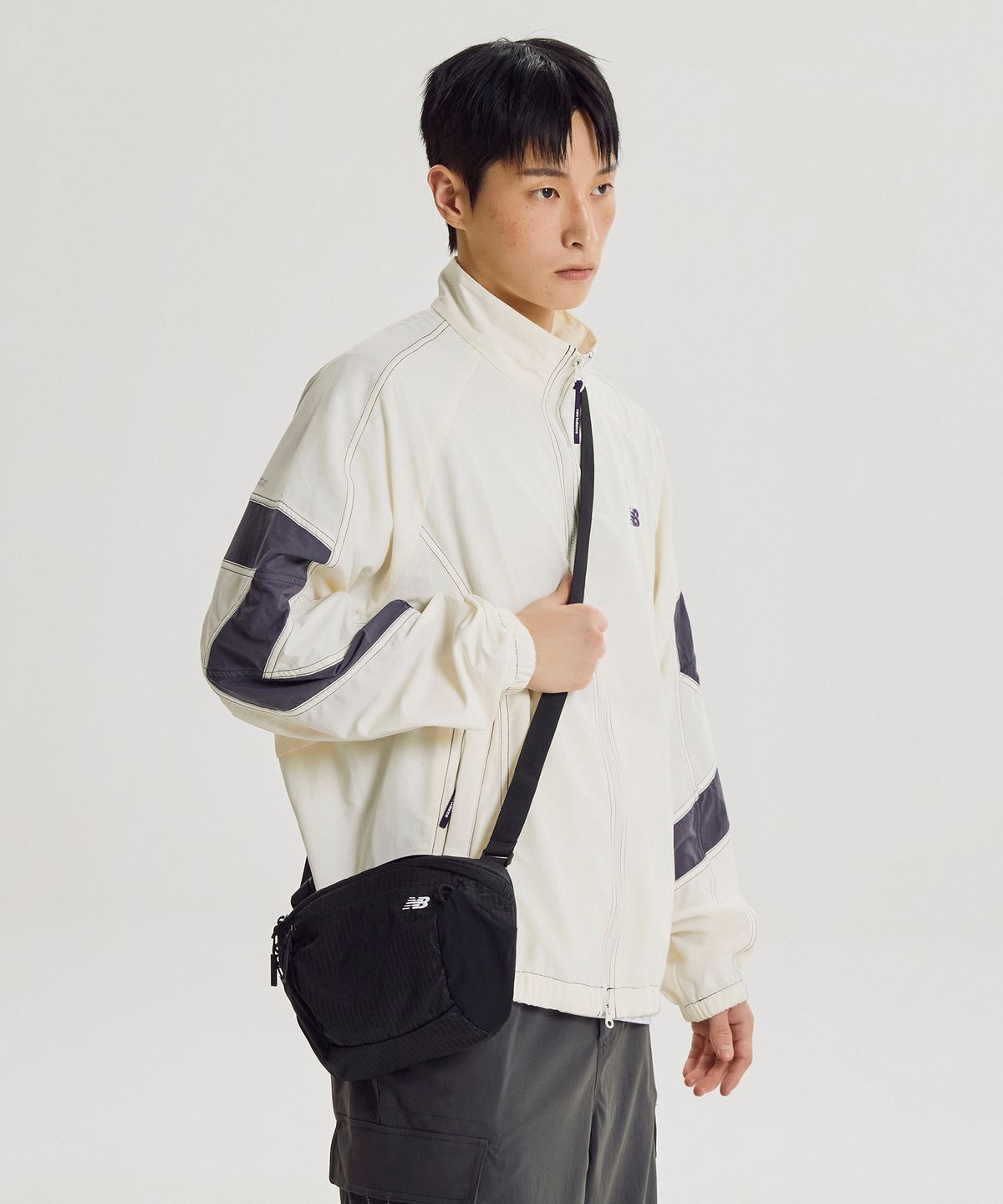 뉴발란스(NEW BALANCE) NBGCGF1102 / 에센셜 크로스백 M (BLACK)