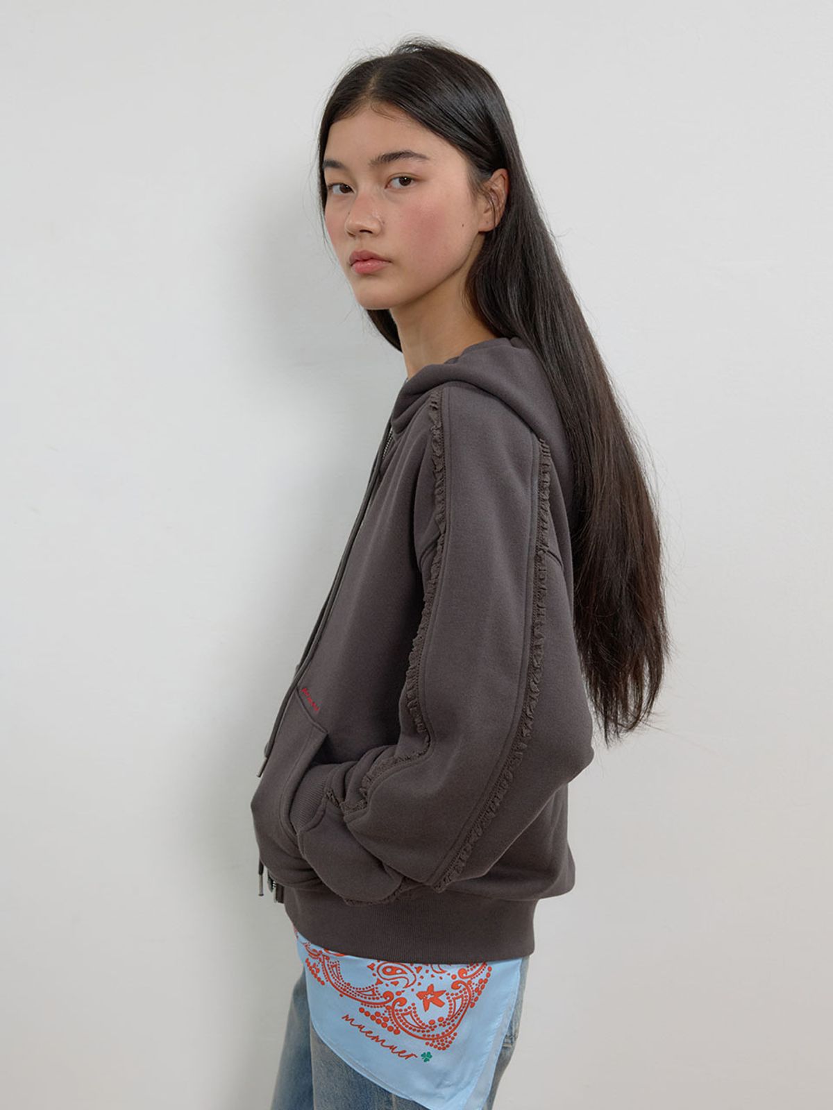 뮈뮈에르(MUEMUER) Lace Trimming Zip-Up Hoodie MU2678TS801M
