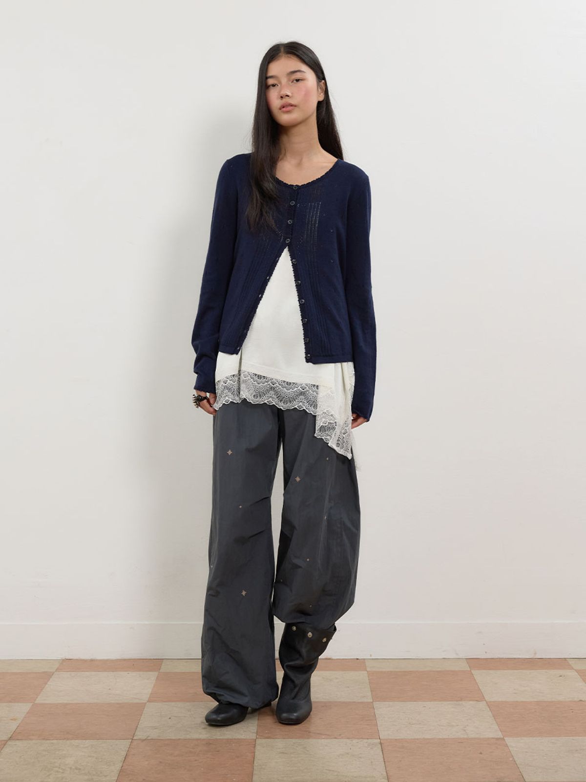 뮈뮈에르(MUEMUER) Embroided Barrel Parachute Pants MU2678PT804M