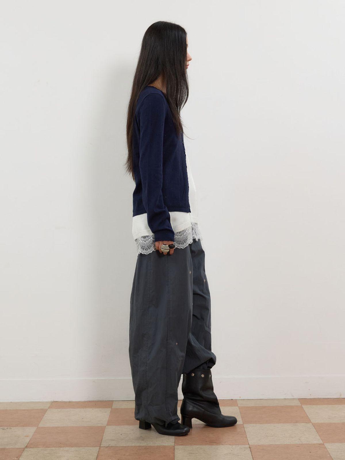 뮈뮈에르(MUEMUER) Embroided Barrel Parachute Pants MU2678PT804M