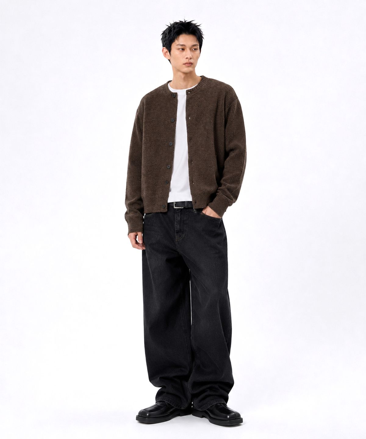 언더오프(UNDEROFF) 세미 오버 크롭핏 라운드 가디건 브라운