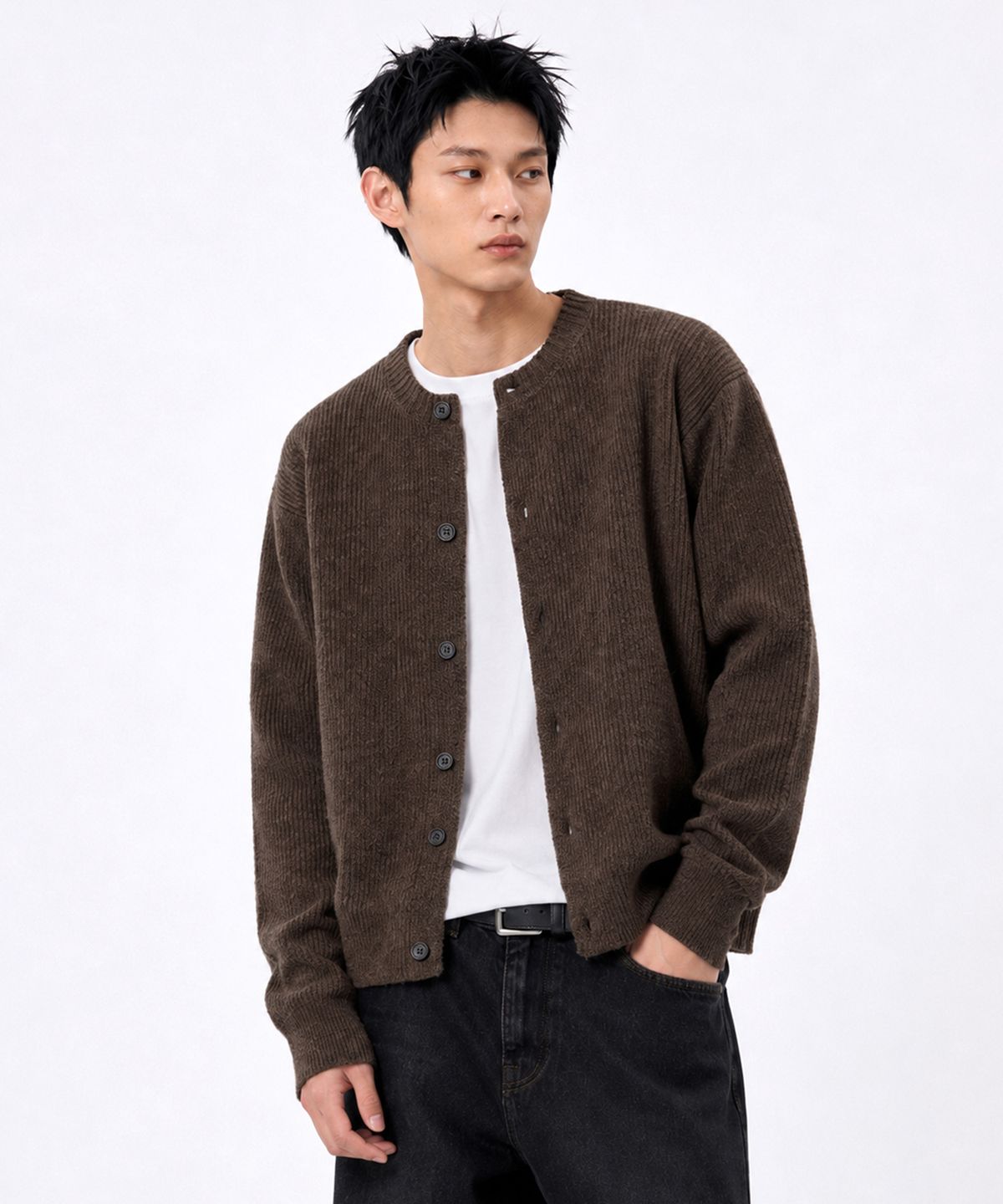 언더오프(UNDEROFF) 세미 오버 크롭핏 라운드 가디건 브라운