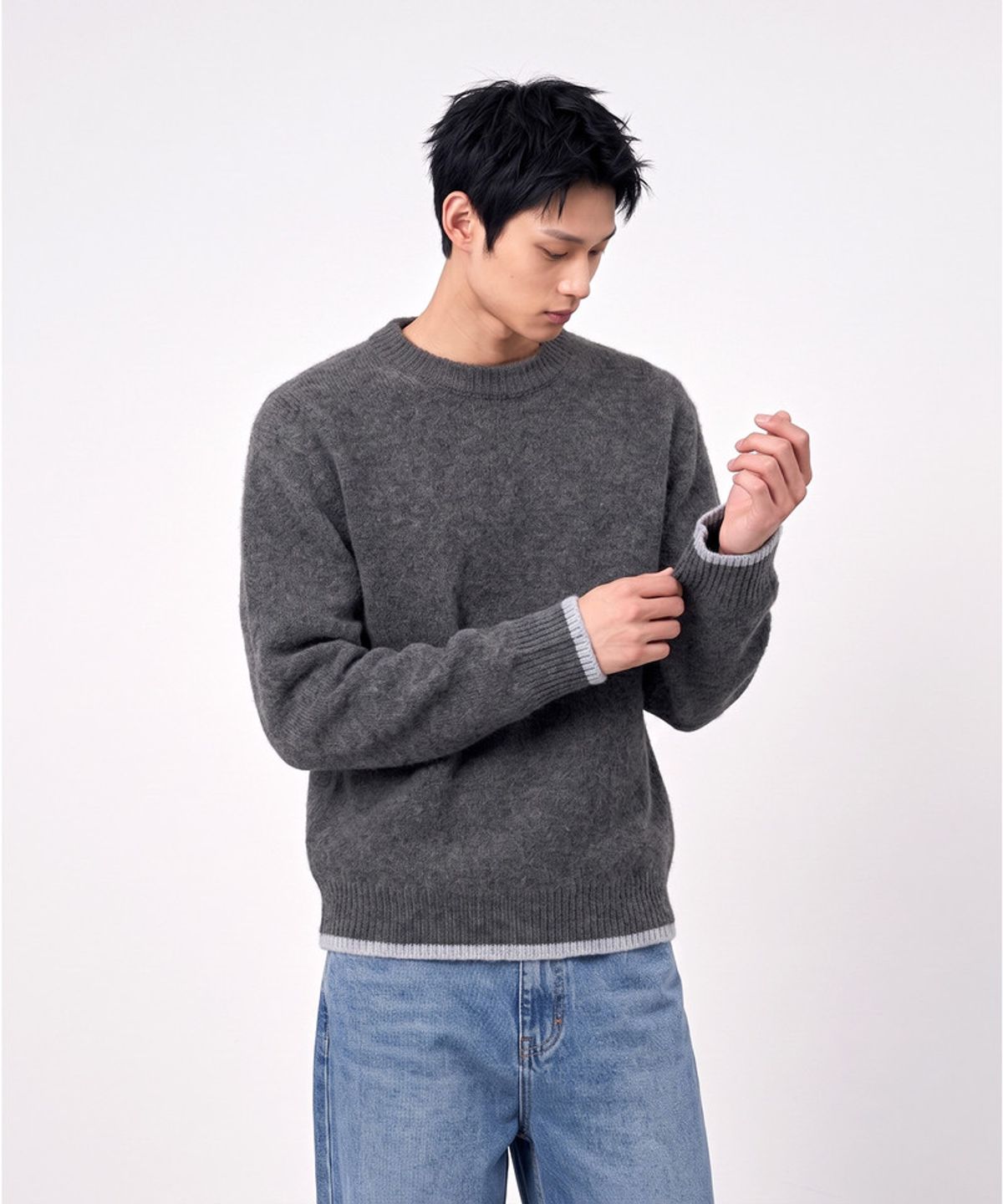 언더오프(UNDEROFF) 세미 크롭 밑단 배색 니트 다크그레이