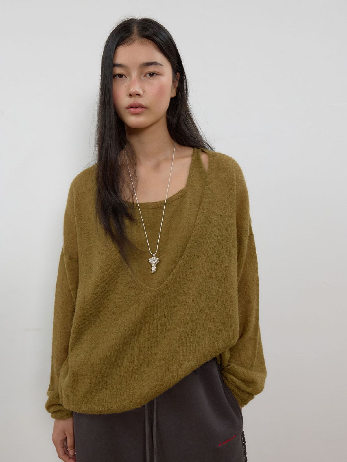뮈뮈에르(MUEMUER) Layered V-Neck Knit Pullover MU2678PO802M