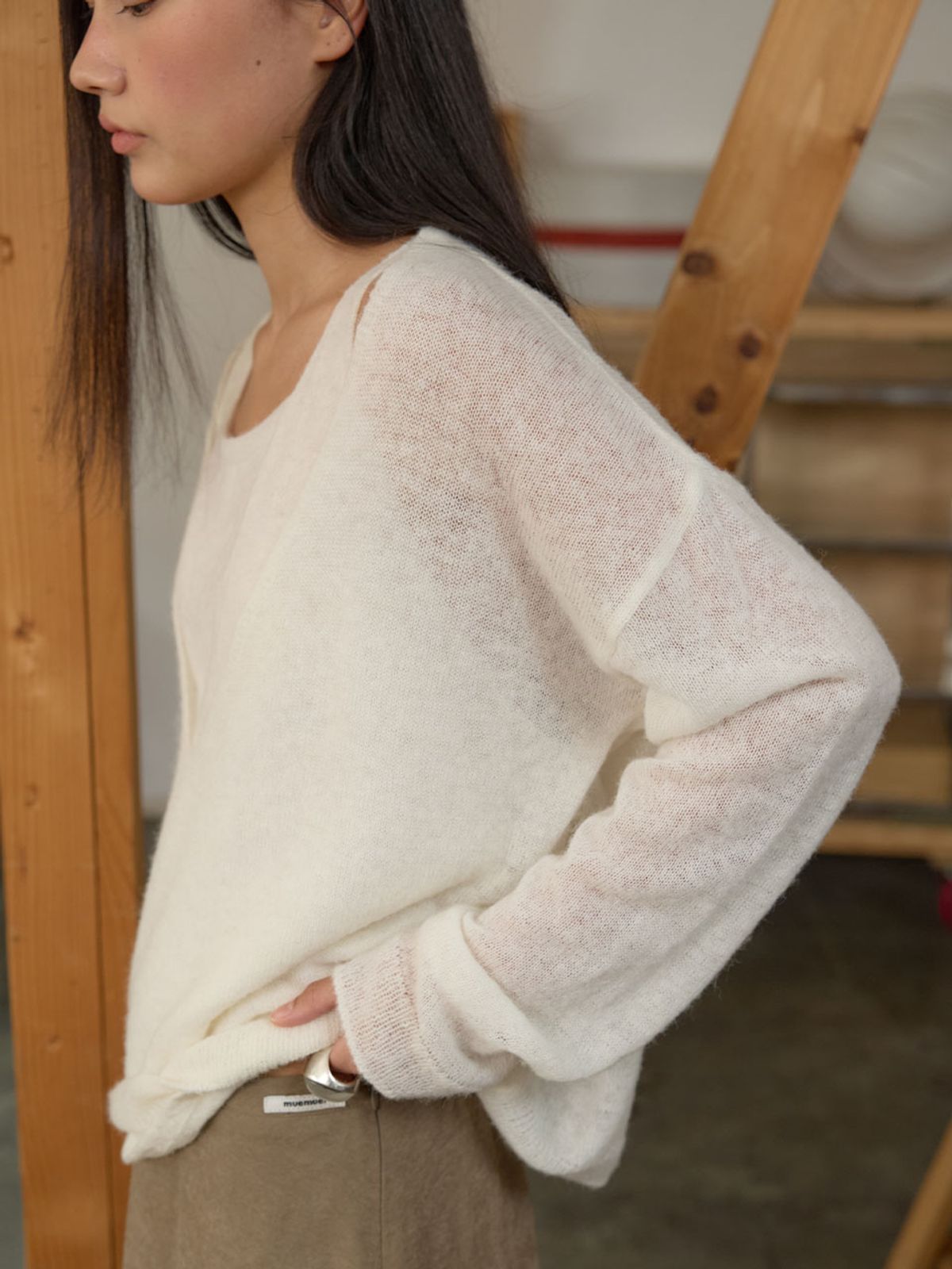 뮈뮈에르(MUEMUER) Layered V-Neck Knit Pullover MU2678PO802M