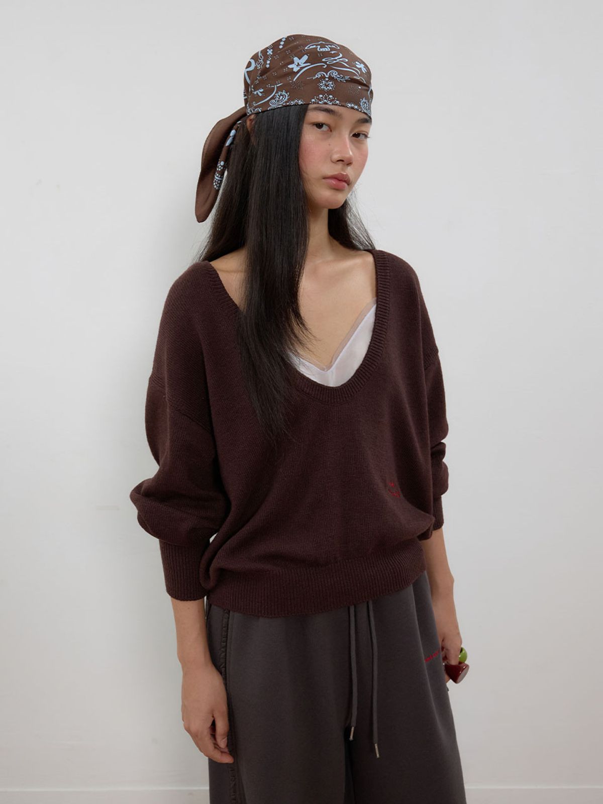 뮈뮈에르(MUEMUER) Deep Scoop-Neck Knit Pullover MU2678PO803M