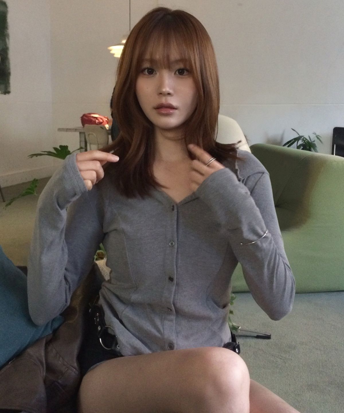 플레이스 스튜디오(PLACE STUDIO) 에센셜 절개 핀턱 스냅 버튼업 베이직 후드 롱슬리브 슬림핏 가디건  _3COLOR
