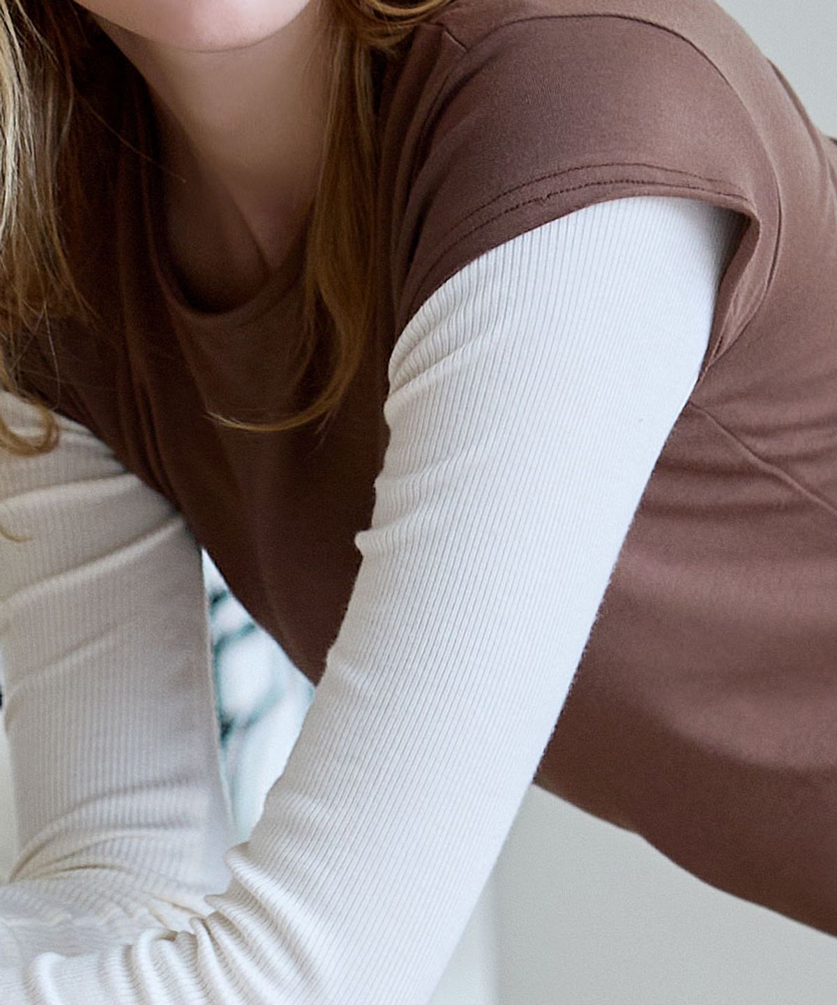 데비웨어(DEVIWEAR) 쿤쿤 캡 라운드 티 DEVI-K0002-브라운