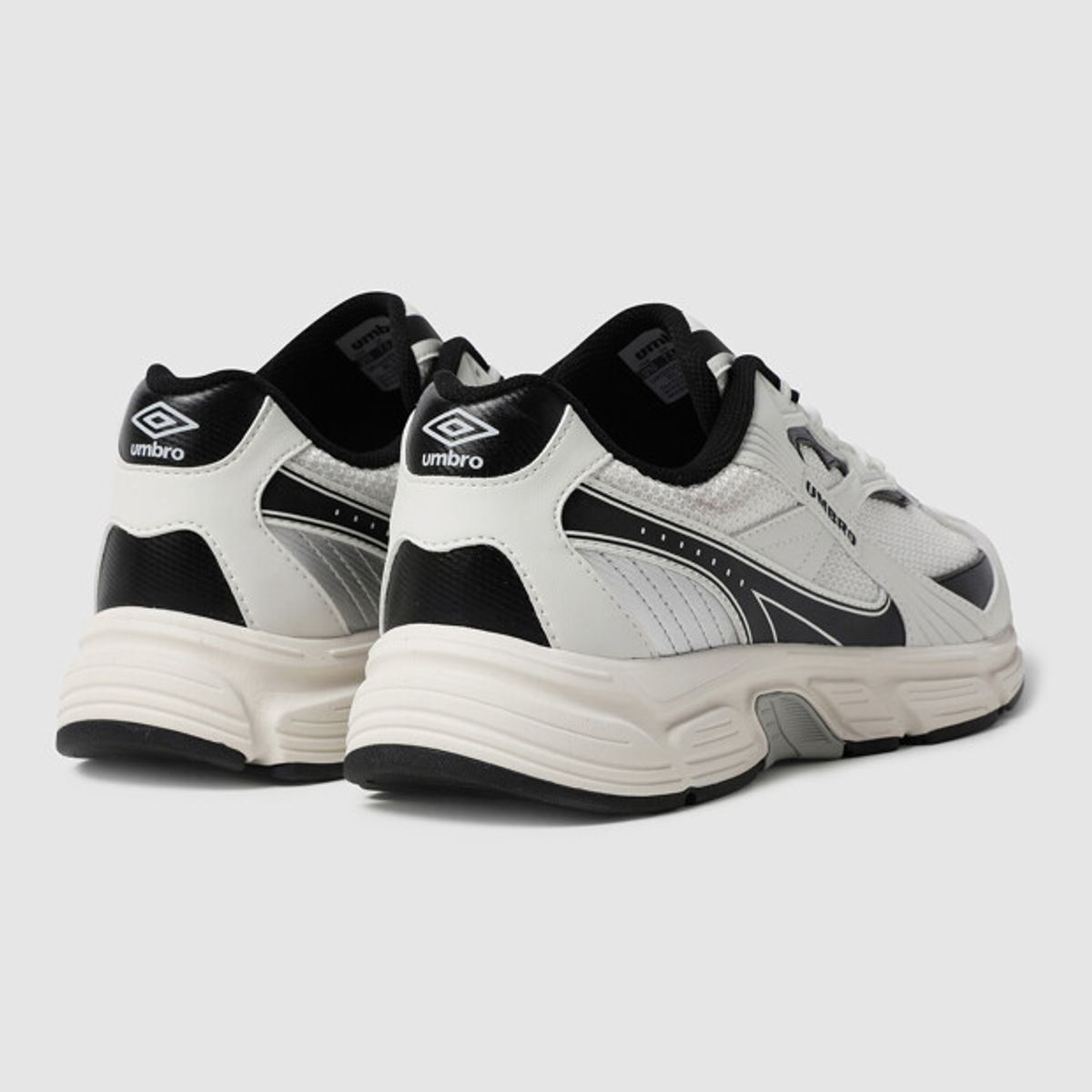 엄브로(UMBRO) ETR - Z (이티알 제트) 화이트 UR322CCR81