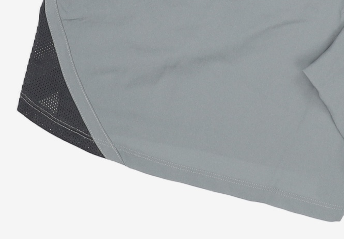 언더아머(UNDERARMOUR) 론치 7인치 반바지 1361493-001 XXL