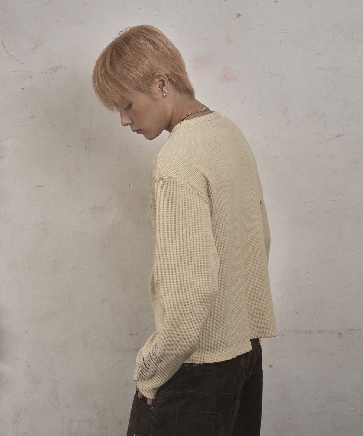 언유즈랩(UNUSEDLAB) 와플  레터링 자수 롱슬리브 [옐로우]