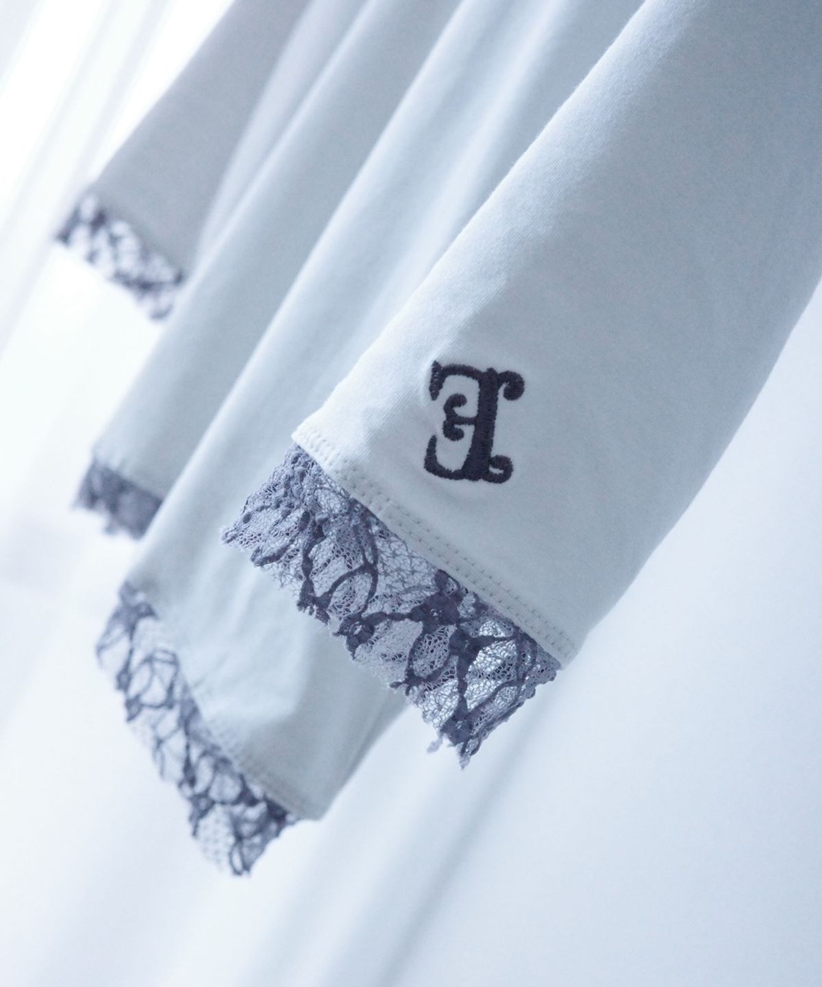이스페이스(EEESPACE) Lucky 4 Tee (Misty Gray)