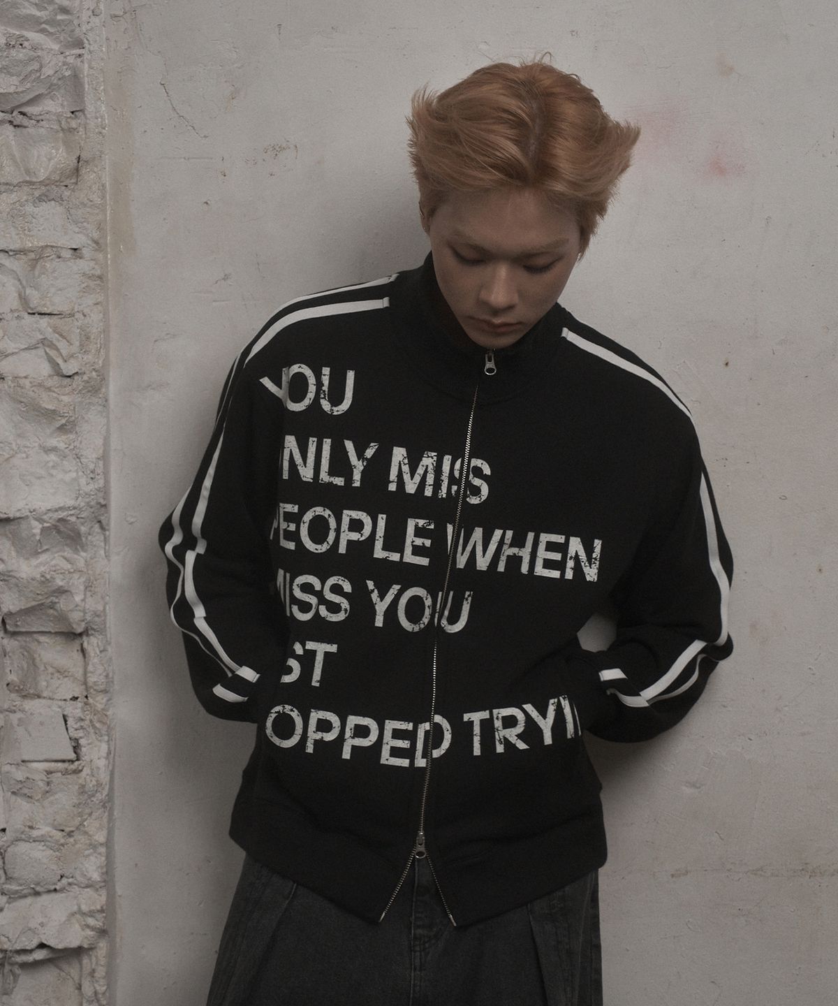 언유즈랩(UNUSEDLAB) 빈티지 타이포 ONLY  집업 [블랙]