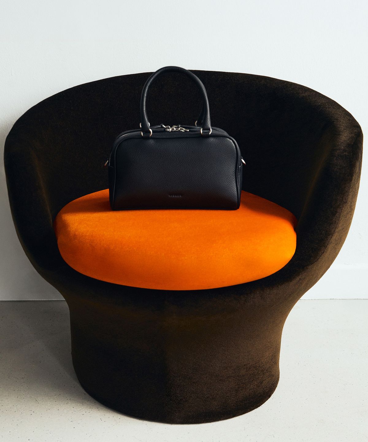 시야쥬(SIYAZU) SIAC3141 Mini Puff Bag_Black