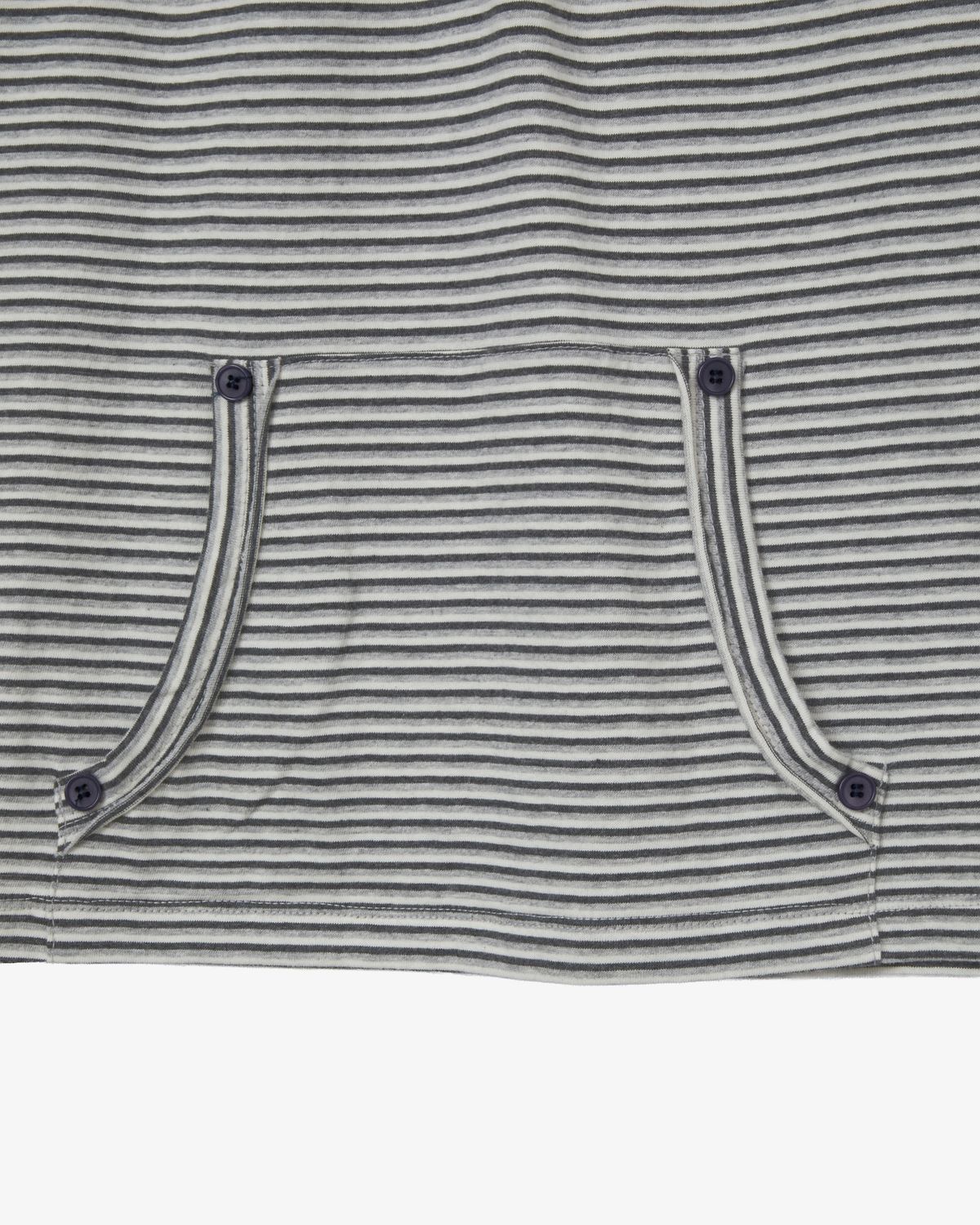 에이이에이이(AEAE) BUTTON SHIRRING POCKET TEE [CHARCOAL]