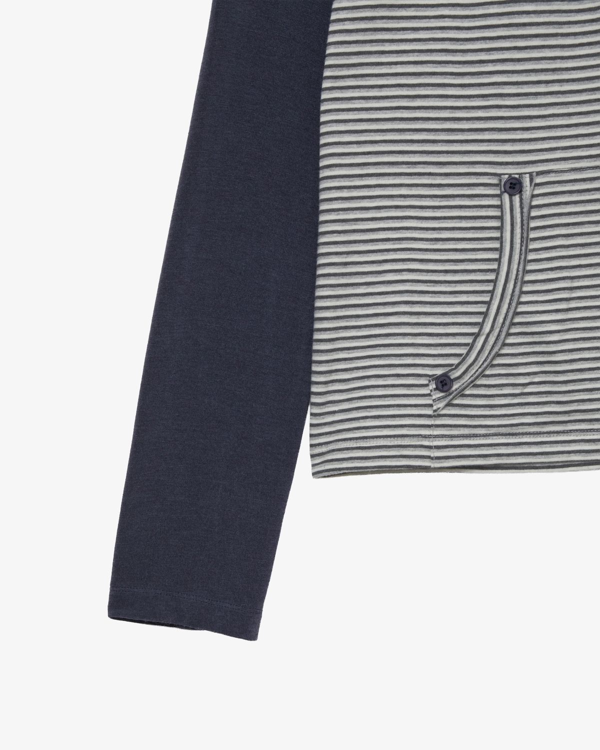 에이이에이이(AEAE) BUTTON SHIRRING POCKET TEE [CHARCOAL]