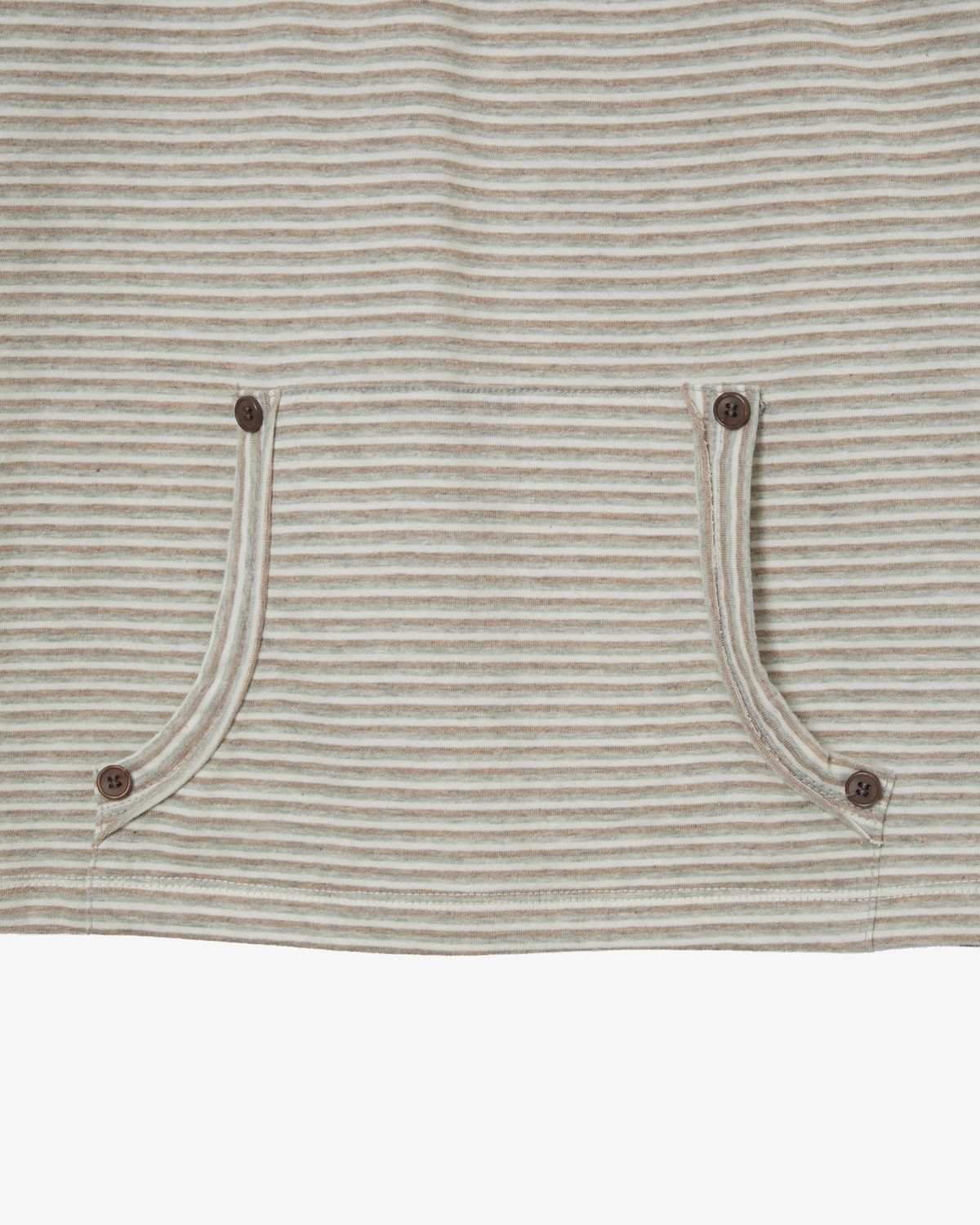 에이이에이이(AEAE) BUTTON SHIRRING POCKET TEE [BROWN]