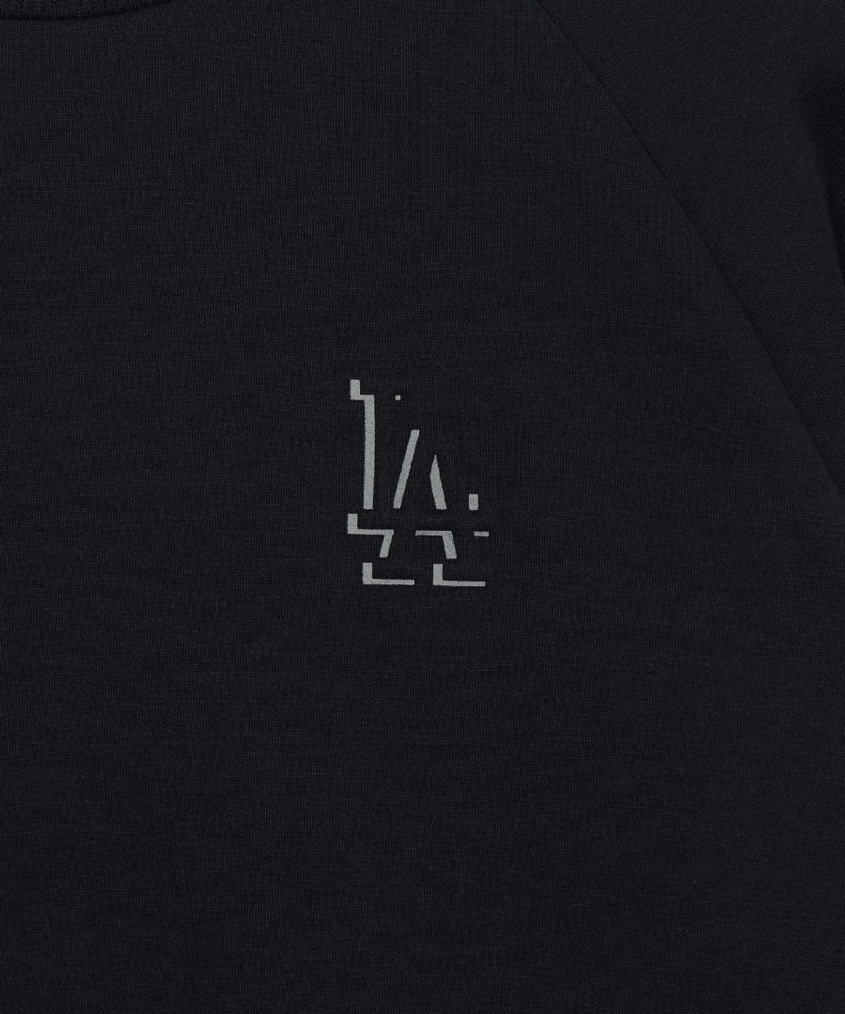 엠엘비(MLB) 여성 베이직 스몰로고 모크넥 맨투맨 LA (Black)