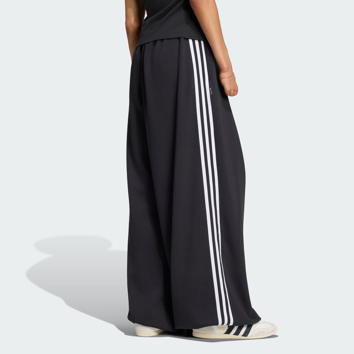 아디다스(ADIDAS) 플리티드 트랙 팬츠 LD8922