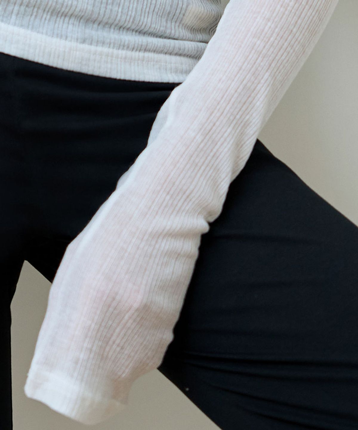 데비웨어(DEVIWEAR) 베일 브이넥 롱슬리브 DEVI-T0160-아이보리