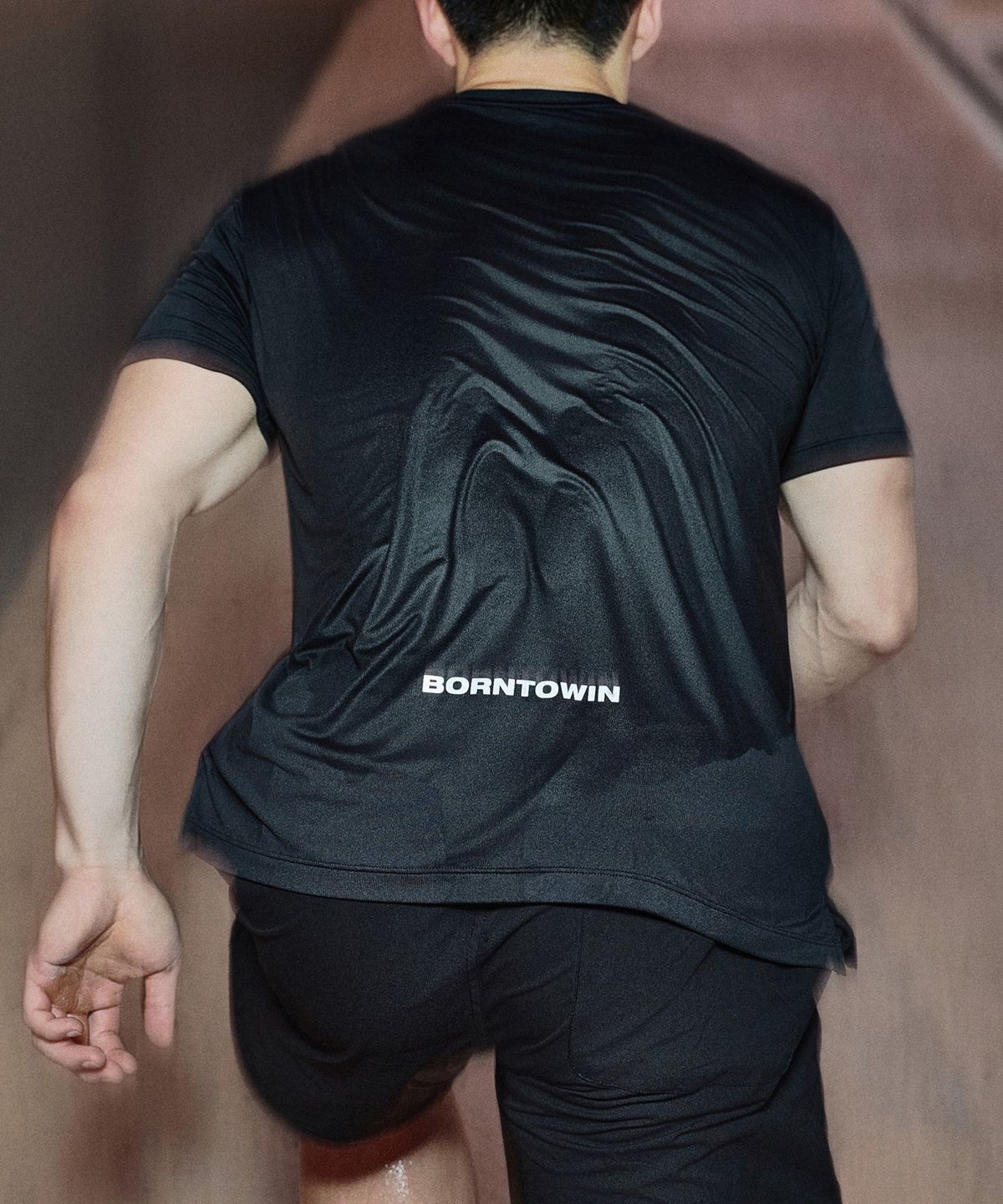 본투윈(BORN TO WIN) CENTER SYMBOL B QUICK DRY T-SHIRTS [BLACK]