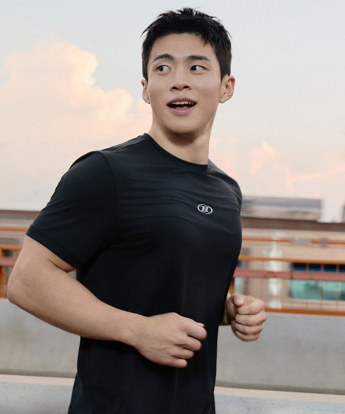 본투윈(BORN TO WIN) CENTER SYMBOL B QUICK DRY T-SHIRTS [BLACK]