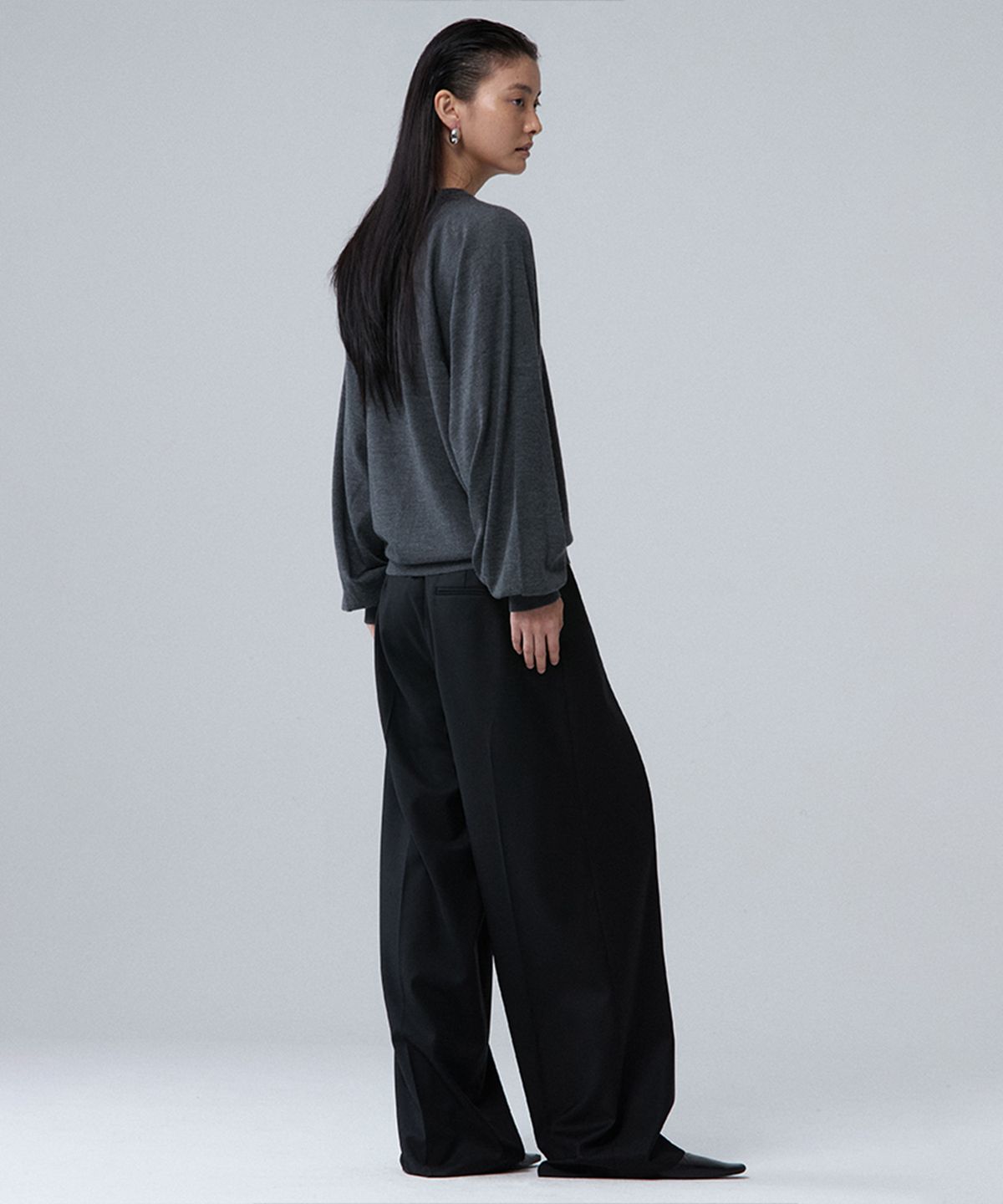 우마뭉(UMARMUNG) Wool silk cashmere oversized crewneck pullover_Heather grey